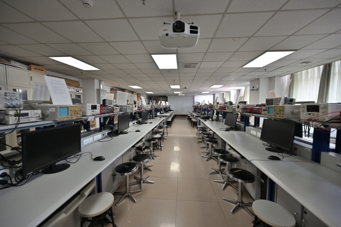 计算机实验教学中心电子电工实验室