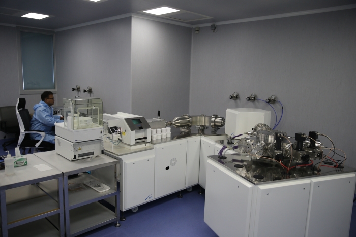 科学研究院表生环境地球化学实验室-多接收电感耦合等离子体质谱仪