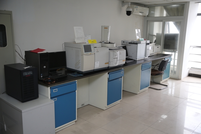 能源实验教学中心有机地球化学实验室-三四级杆串联质谱仪+气相色谱仪
